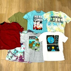 LOT OF Boy’s Medium size 8 shirts - Minecraft etc.